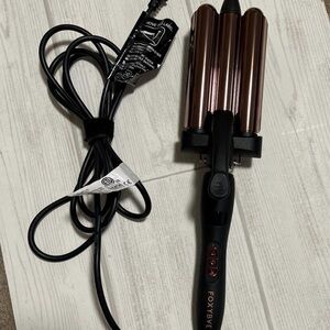 FoxyBae Hair Waver with Black and Gold Finish